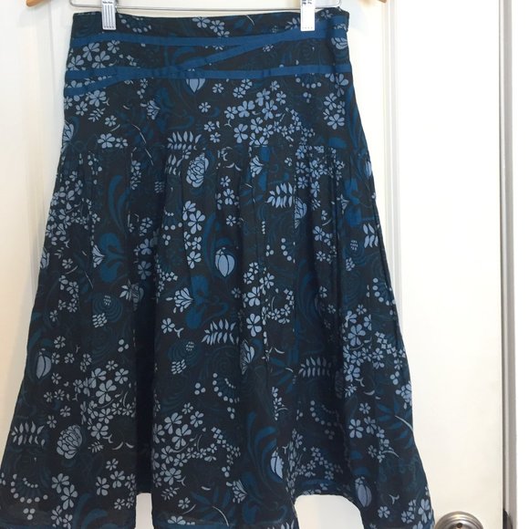 H&M Mid Length Skirt - Picture 1 of 3